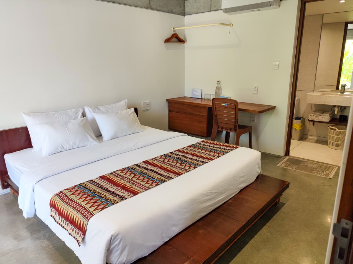 Double room with a big window onto the garden
