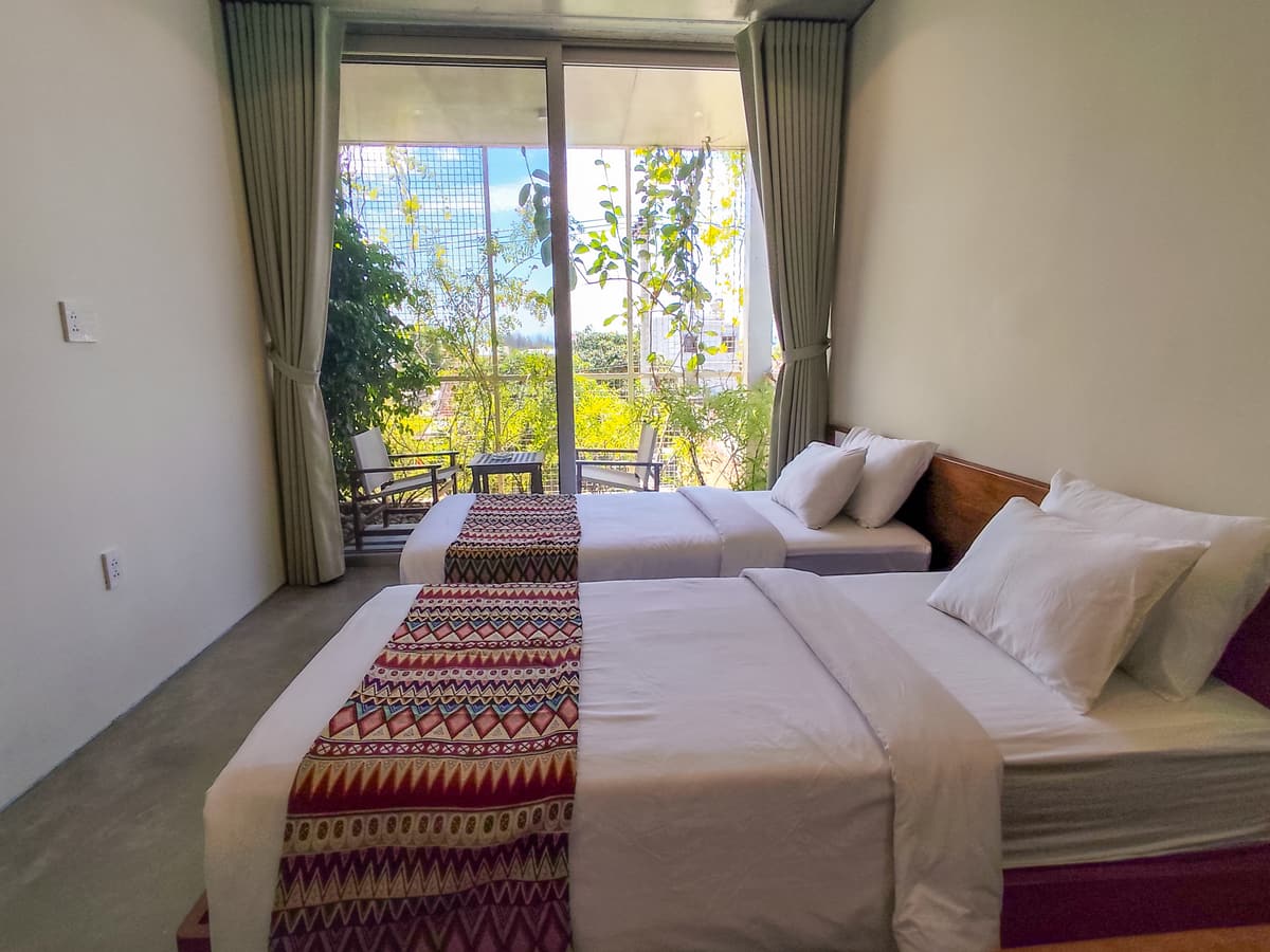 Twin room with two single beds